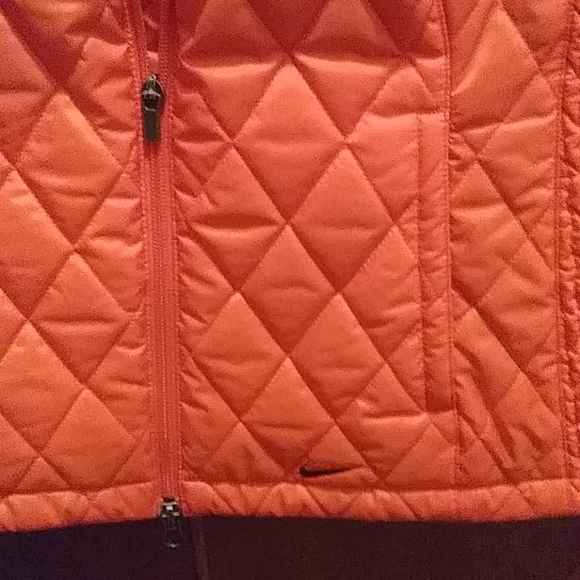 NIKE ORANGE PUFFER VEST WITH FAUX FUR COLLAR - Picture 2 of 4